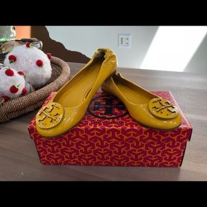 Tory Burch logo flats Size 5 mustard yellow